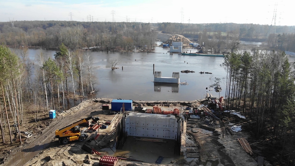 Budowa mostu na Narwi w Teodorowie zgodnie z harmonogramem - zdjęcie #4 - eOstroleka.pl