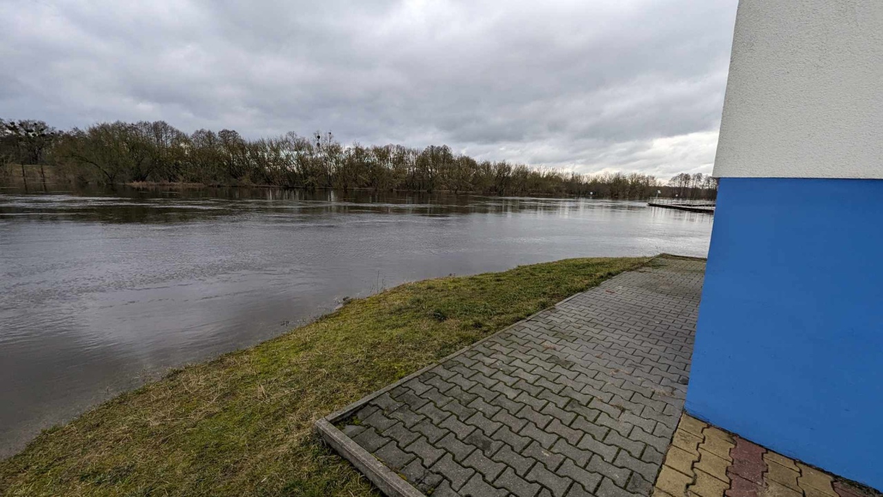 Rzeka Narew w Ostrołęce [17.02.2024] - zdjęcie #11 - eOstroleka.pl