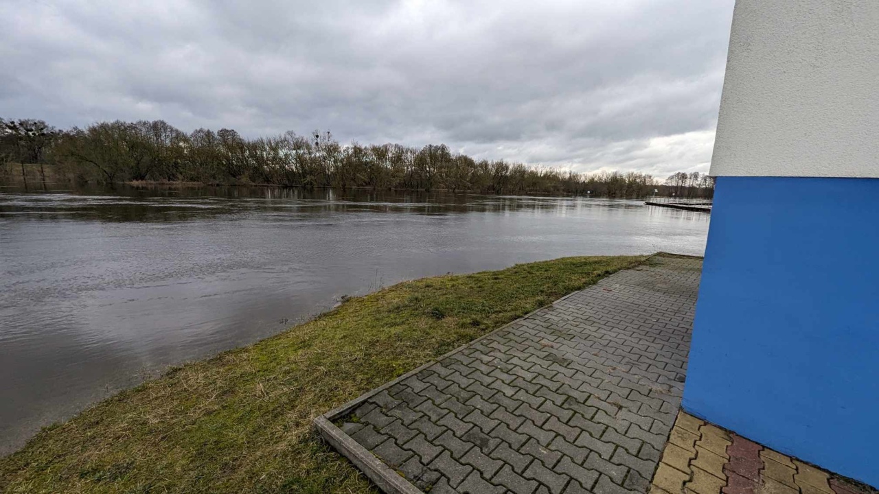 Rzeka Narew w Ostrołęce [17.02.2024] - zdjęcie #3 - eOstroleka.pl