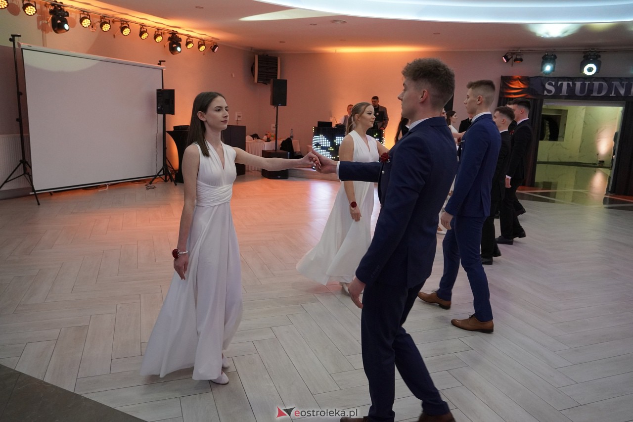 Studniówka ZSZ 1 w Ostrołęce [17.02.2024] - zdjęcie #193 - eOstroleka.pl