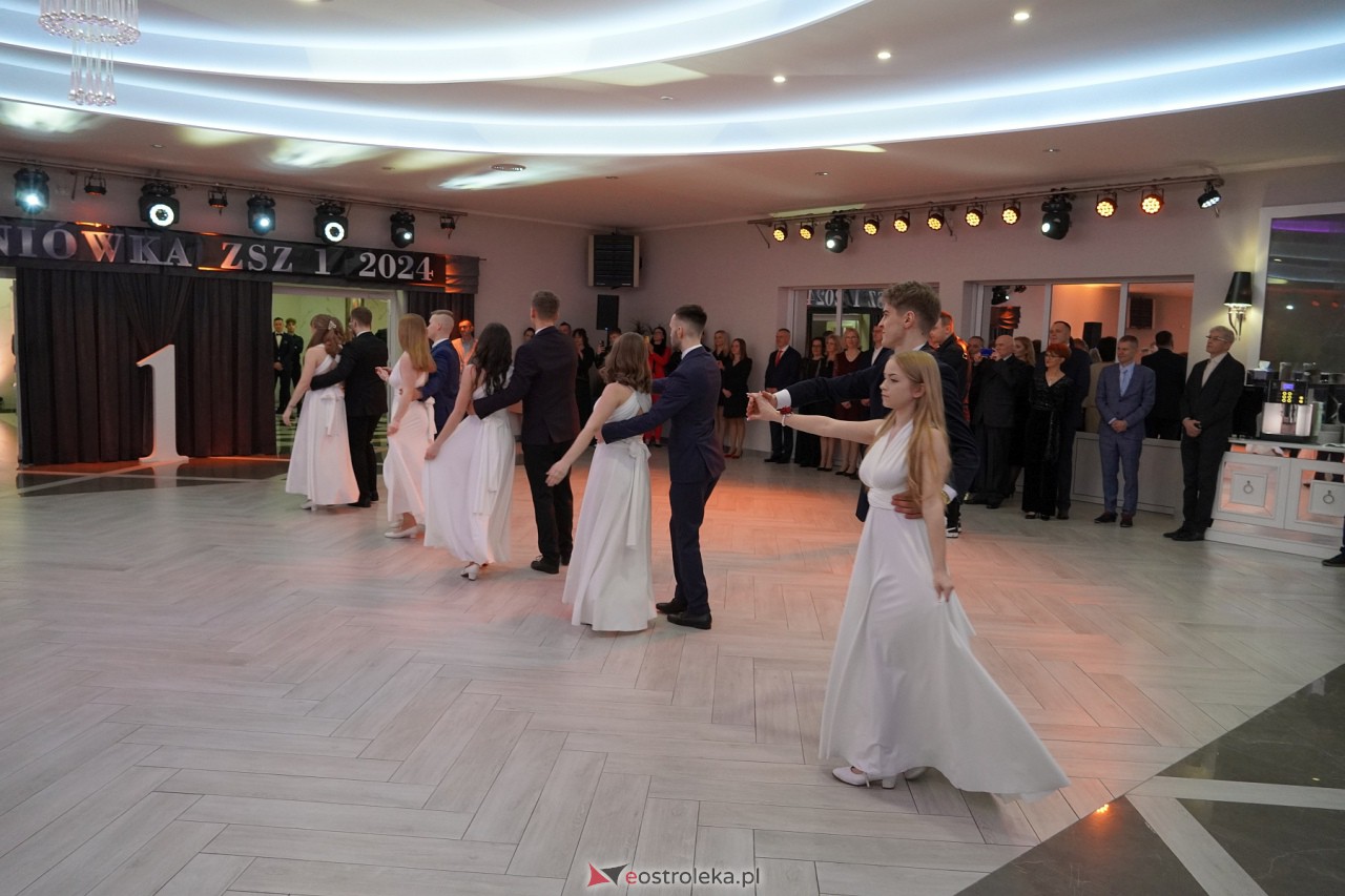 Studniówka ZSZ 1 w Ostrołęce [17.02.2024] - zdjęcie #191 - eOstroleka.pl