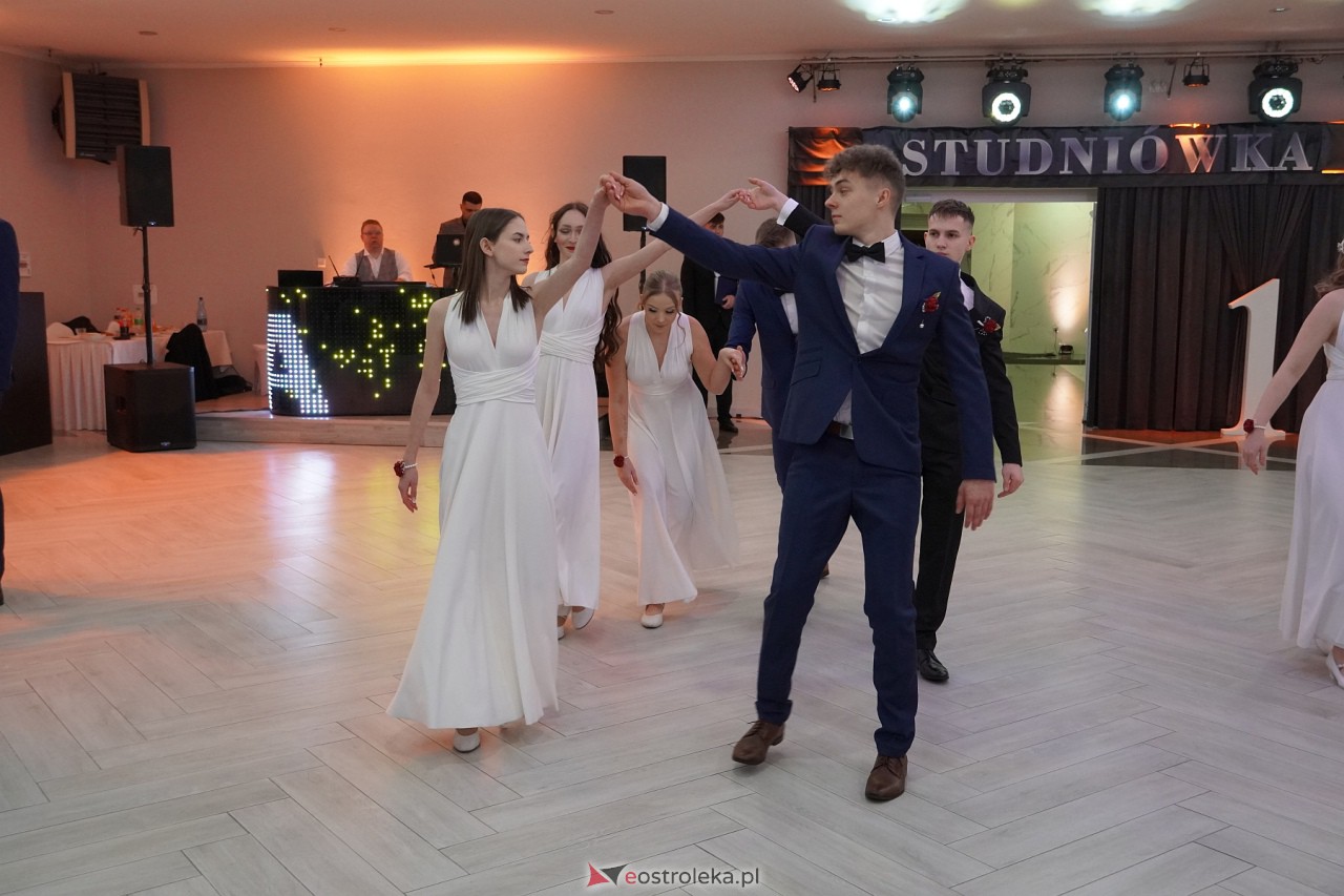 Studniówka ZSZ 1 w Ostrołęce [17.02.2024] - zdjęcie #179 - eOstroleka.pl