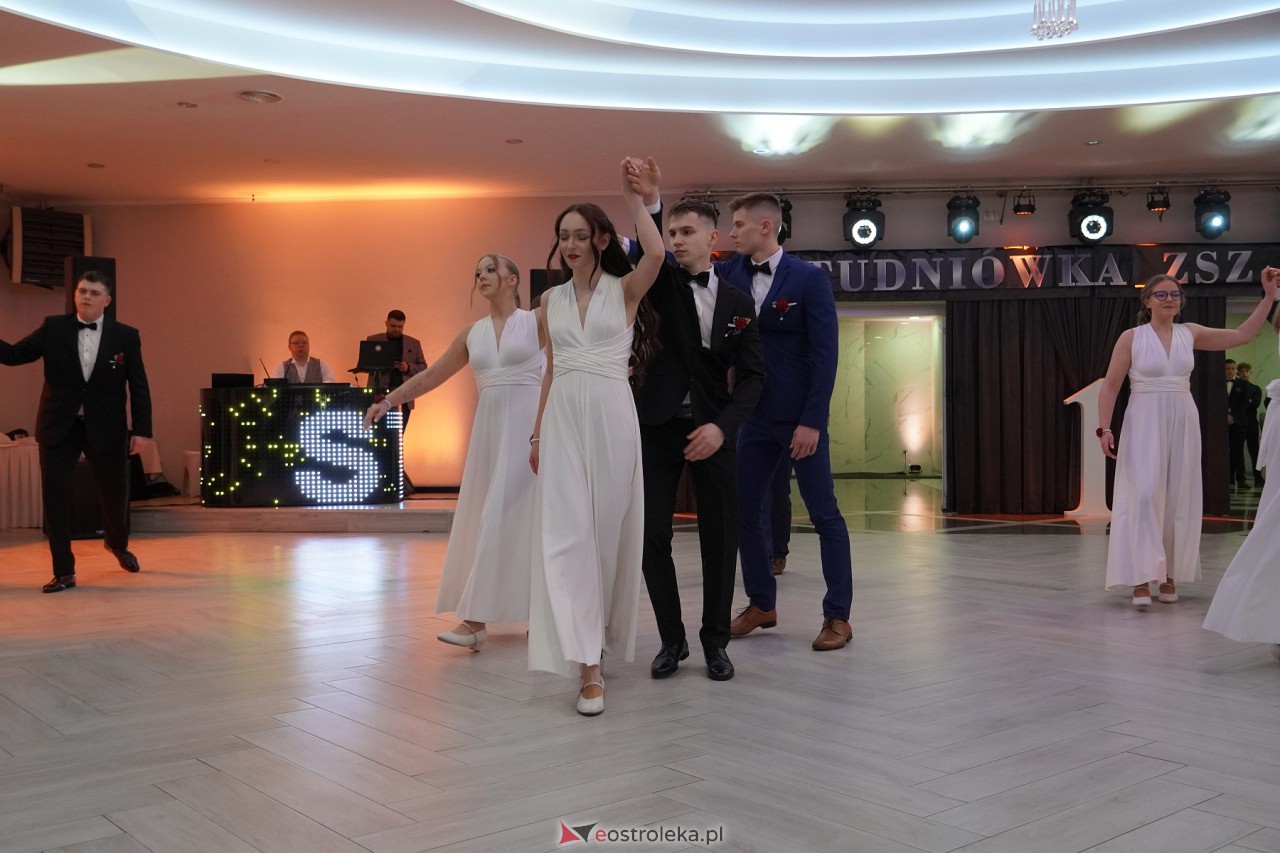 Studniówka ZSZ 1 w Ostrołęce [17.02.2024] - zdjęcie #178 - eOstroleka.pl