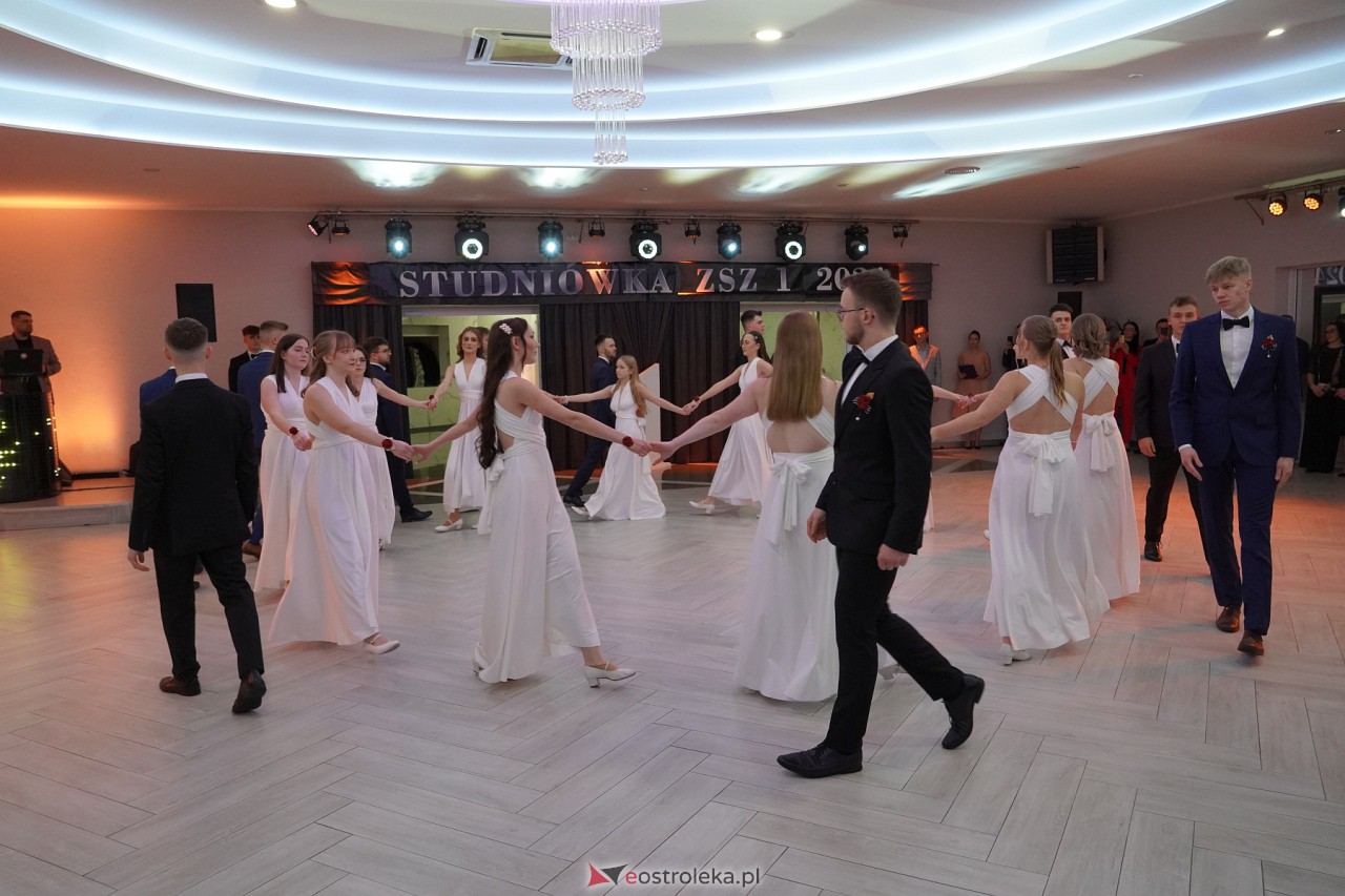 Studniówka ZSZ 1 w Ostrołęce [17.02.2024] - zdjęcie #237 - eOstroleka.pl