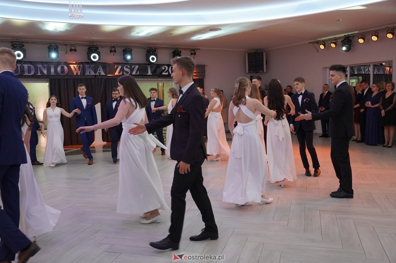 Studniówka ZSZ 1 w Ostrołęce [17.02.2024] - zdjęcie #234 - eOstroleka.pl