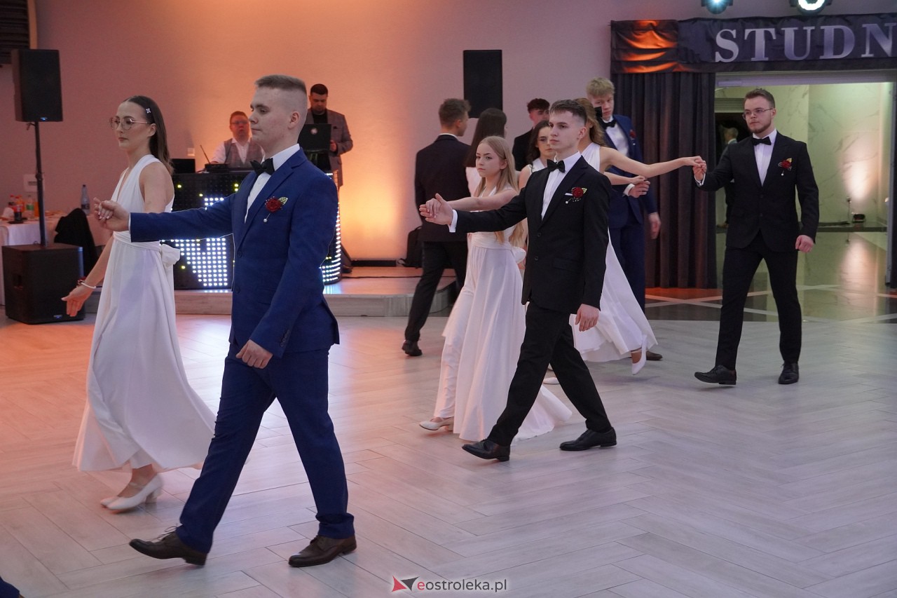 Studniówka ZSZ 1 w Ostrołęce [17.02.2024] - zdjęcie #231 - eOstroleka.pl