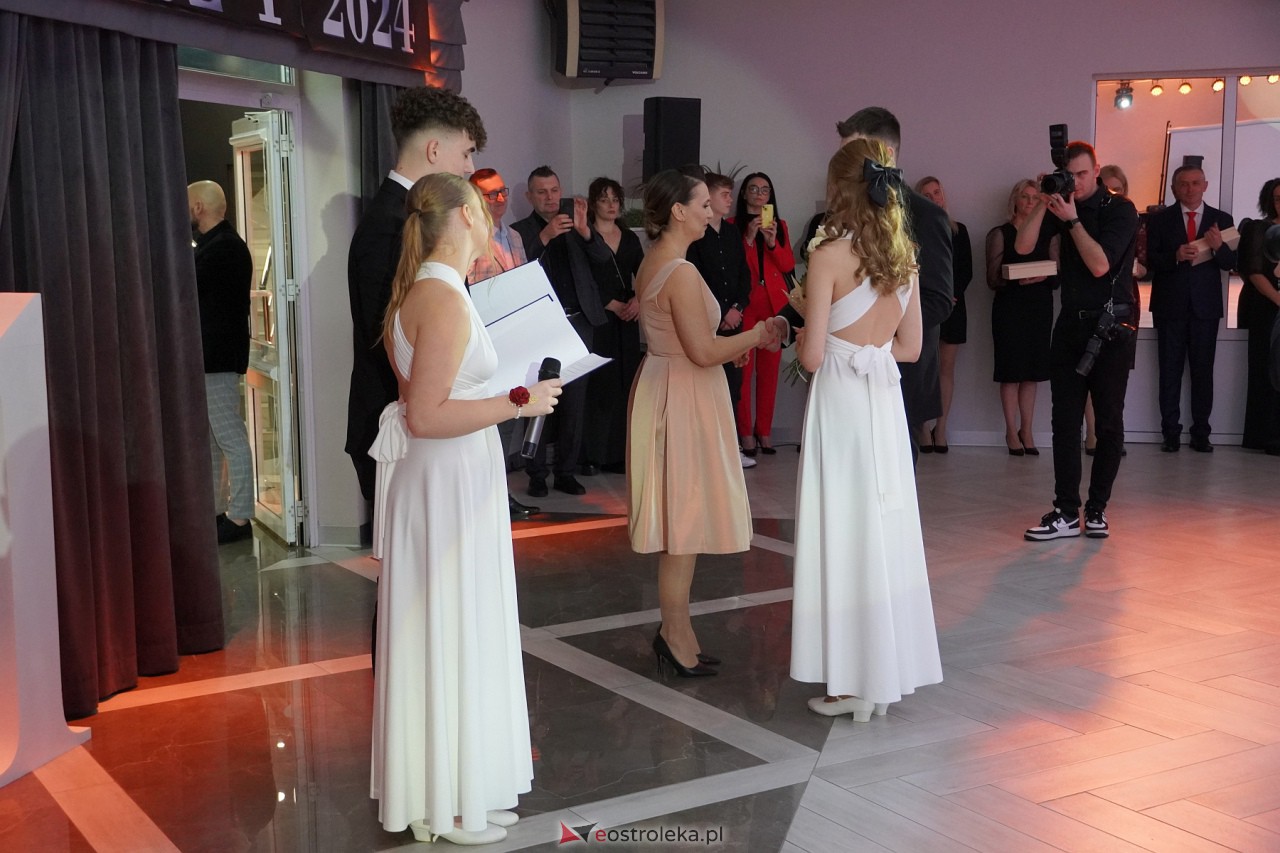 Studniówka ZSZ 1 w Ostrołęce [17.02.2024] - zdjęcie #212 - eOstroleka.pl