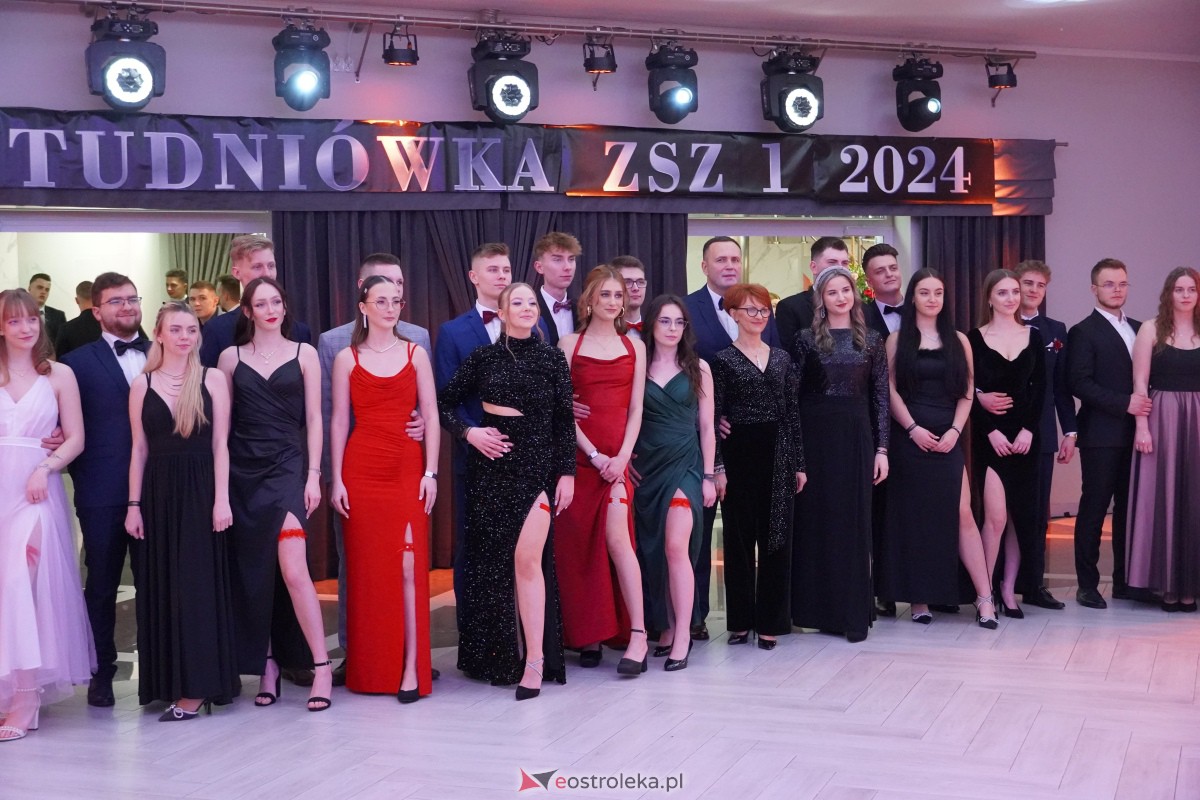 Studniówka ZSZ 1 w Ostrołęce [17.02.2024] - zdjęcie #96 - eOstroleka.pl