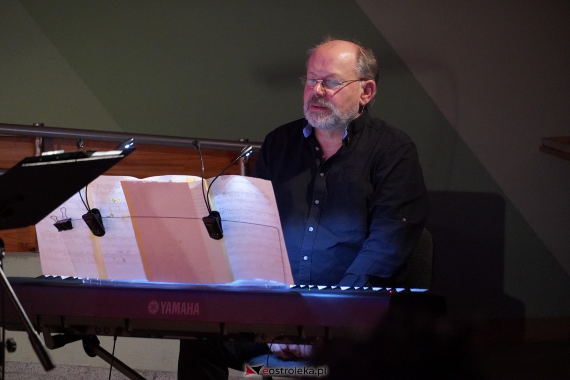 Koncert Love Story Ostrołęckiego Chóru Kameralnego [18.02.2024] - zdjęcie #18 - eOstroleka.pl