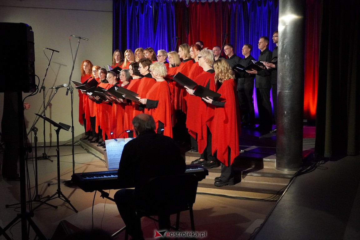 Koncert Love Story Ostrołęckiego Chóru Kameralnego [18.02.2024] - zdjęcie #4 - eOstroleka.pl