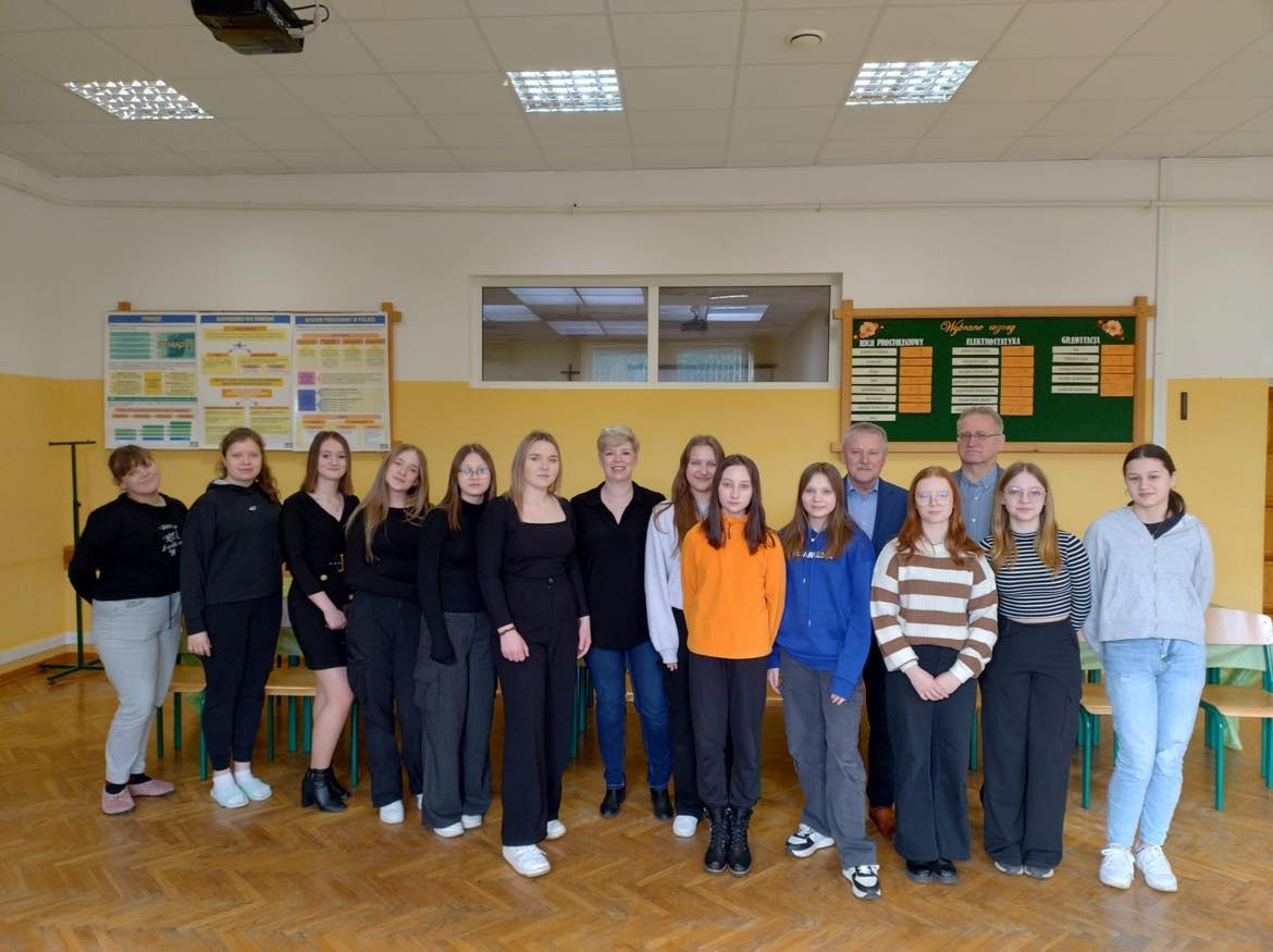 Warsztaty z emisji głosu i prezentacji na scenie w ZSP Łysych - zdjęcie #8 - eOstroleka.pl