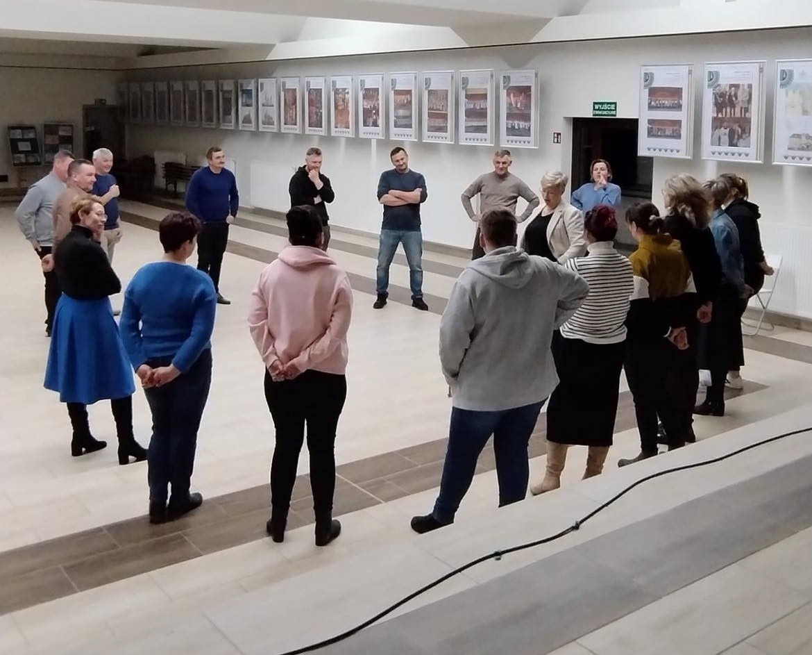 Warsztaty z emisji głosu i prezentacji na scenie w ZSP Łysych - zdjęcie #5 - eOstroleka.pl