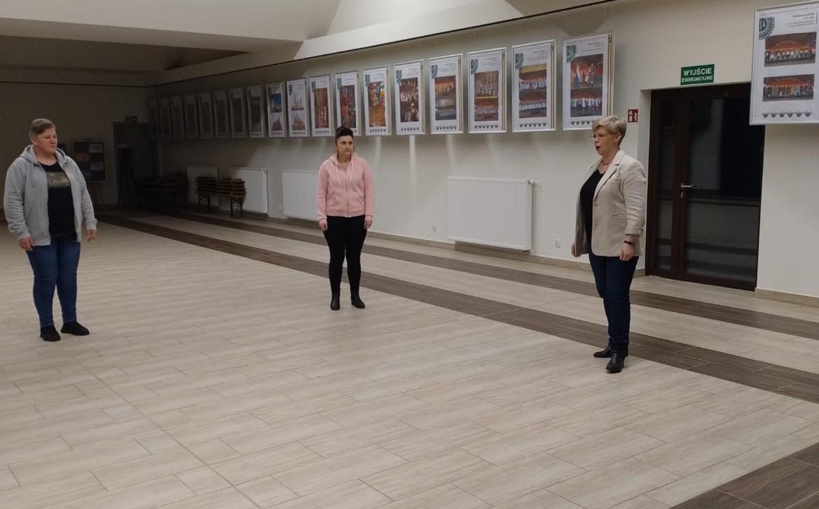 Warsztaty z emisji głosu i prezentacji na scenie w ZSP Łysych - zdjęcie #1 - eOstroleka.pl