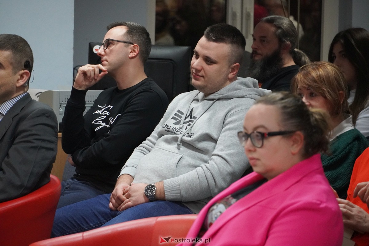 Jakub Żulczyk w Ostrołęce: Dawno temu w Warszawie i sekrety pisania bestsellerów [20.02.2024] - zdjęcie #32 - eOstroleka.pl
