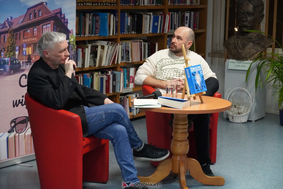 Jakub Żulczyk w Ostrołęce: Dawno temu w Warszawie i sekrety pisania bestsellerów [20.02.2024] - zdjęcie #27 - eOstroleka.pl
