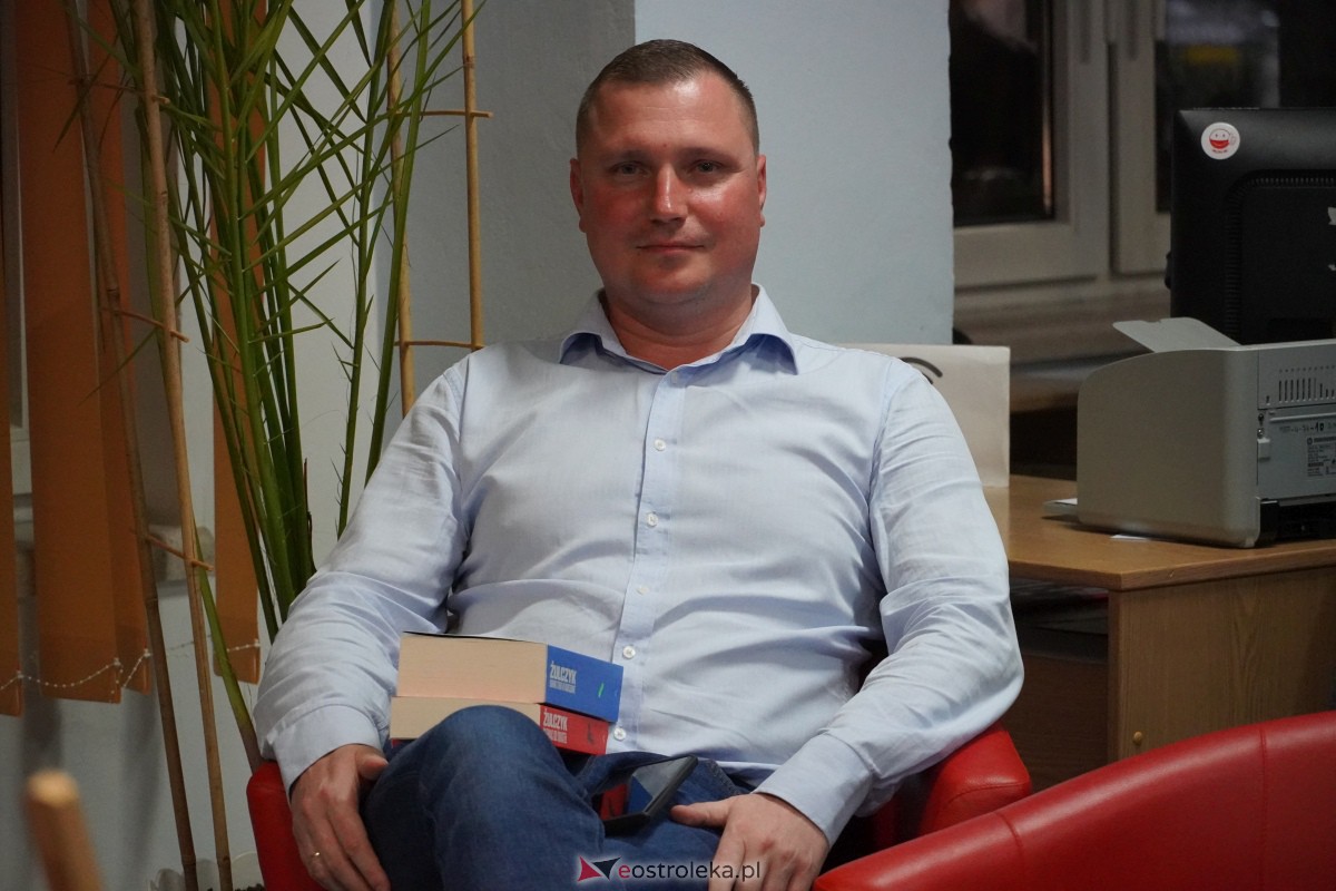 Jakub Żulczyk w Ostrołęce: Dawno temu w Warszawie i sekrety pisania bestsellerów [20.02.2024] - zdjęcie #8 - eOstroleka.pl