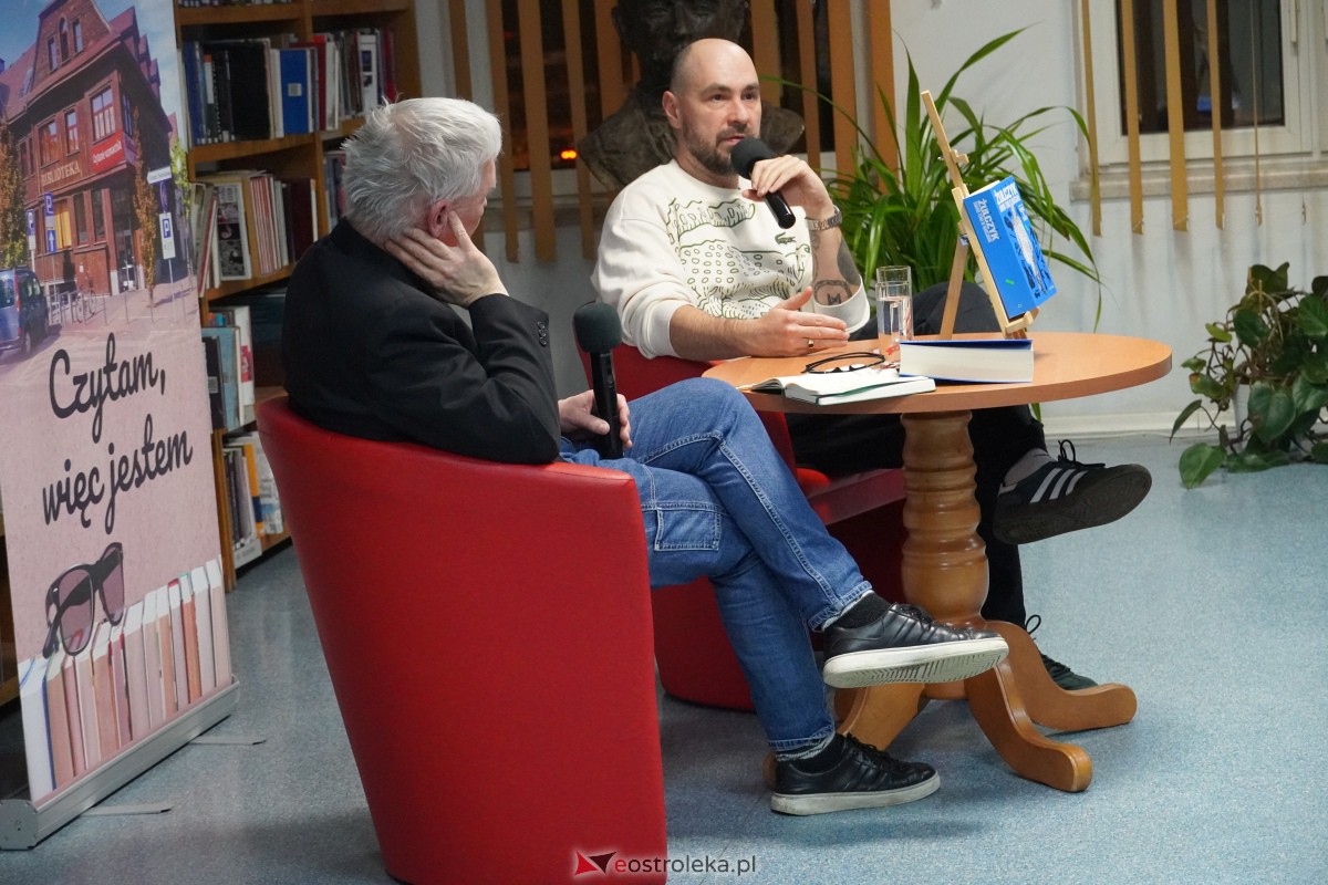 Jakub Żulczyk w Ostrołęce: Dawno temu w Warszawie i sekrety pisania bestsellerów [20.02.2024] - zdjęcie #2 - eOstroleka.pl