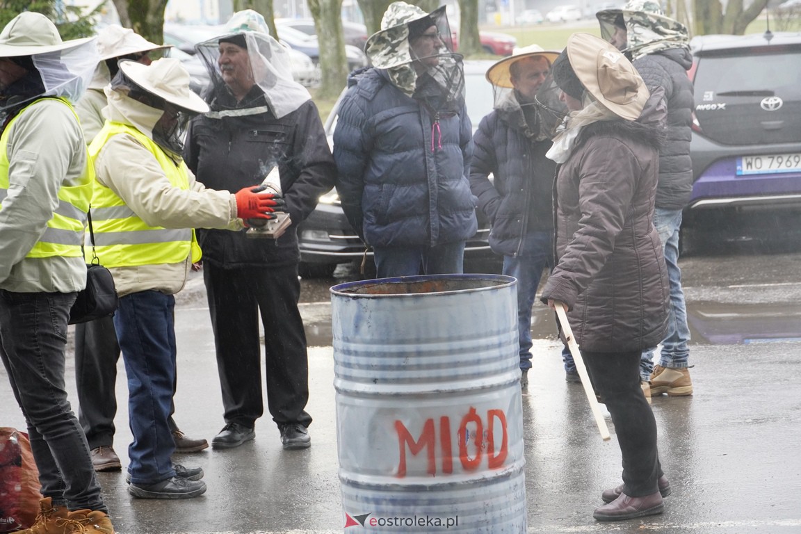 Akcja protestacyjna pszczelarzy w Ostrołęce [21.02.2024] - zdjęcie #35 - eOstroleka.pl