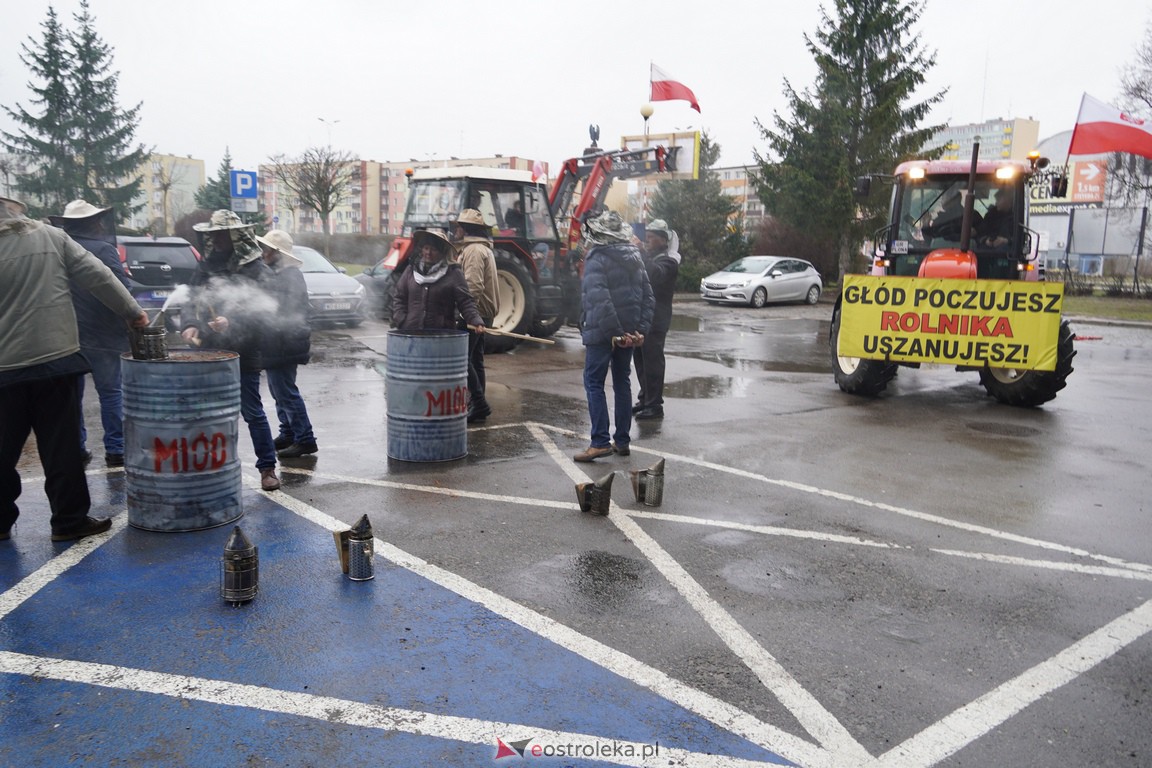 Akcja protestacyjna pszczelarzy w Ostrołęce [21.02.2024] - zdjęcie #22 - eOstroleka.pl