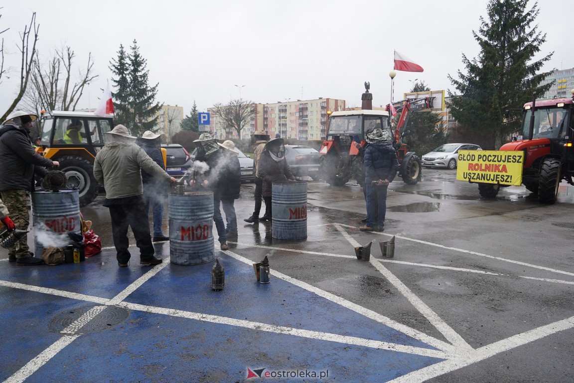 Akcja protestacyjna pszczelarzy w Ostrołęce [21.02.2024] - zdjęcie #20 - eOstroleka.pl