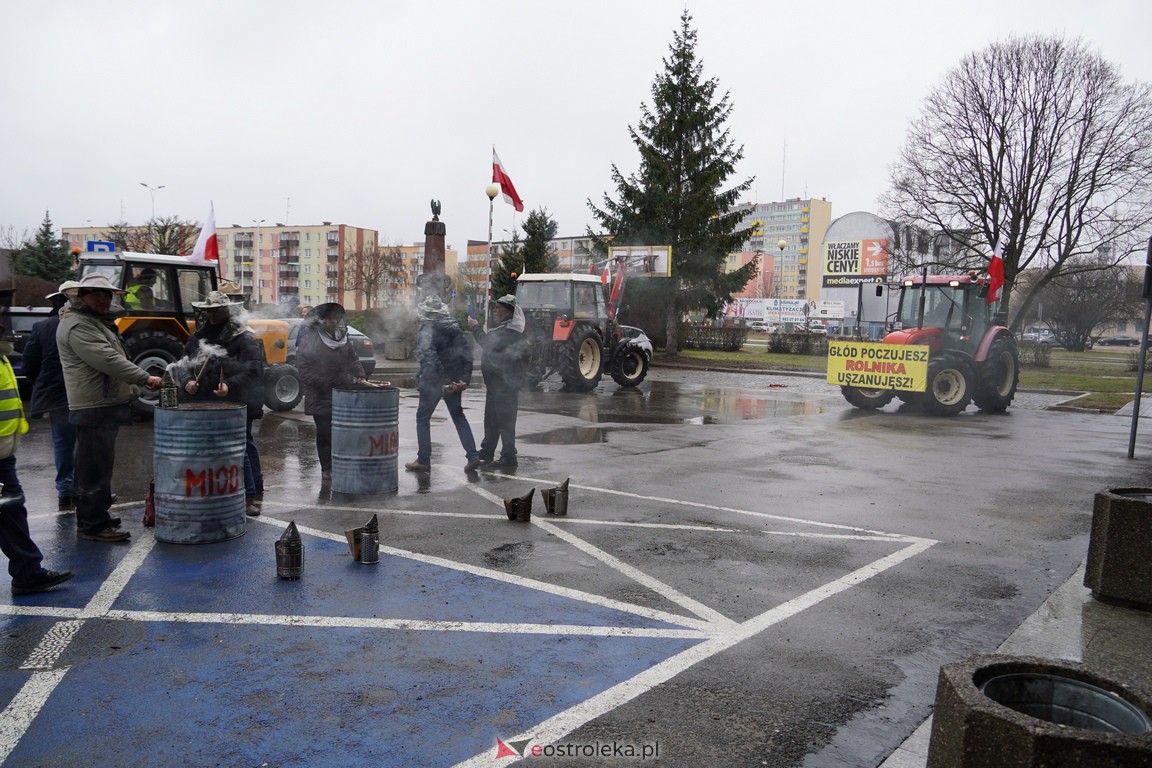 Akcja protestacyjna pszczelarzy w Ostrołęce [21.02.2024] - zdjęcie #19 - eOstroleka.pl