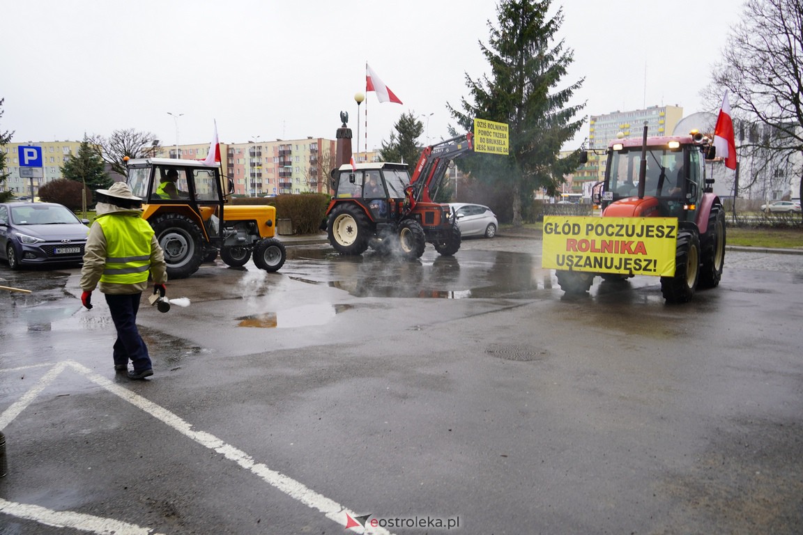 Akcja protestacyjna pszczelarzy w Ostrołęce [21.02.2024] - zdjęcie #16 - eOstroleka.pl