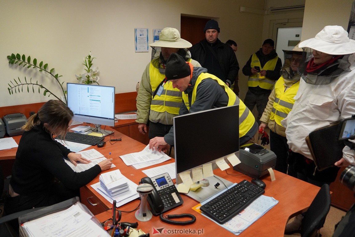 Akcja protestacyjna pszczelarzy w Ostrołęce [21.02.2024] - zdjęcie #1 - eOstroleka.pl