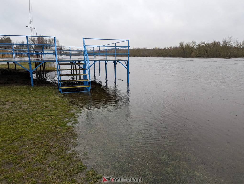 Rzeka Narew w Ostrołęce [21.02.2024] - zdjęcie #18 - eOstroleka.pl