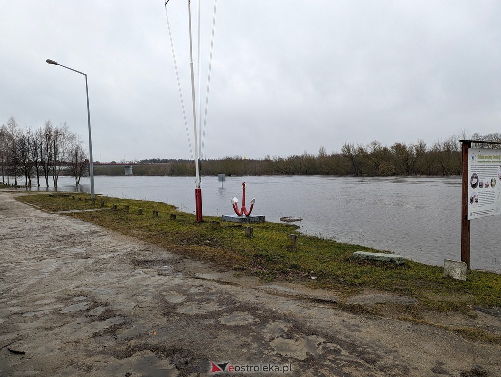 Rzeka Narew w Ostrołęce [21.02.2024] - zdjęcie #14 - eOstroleka.pl