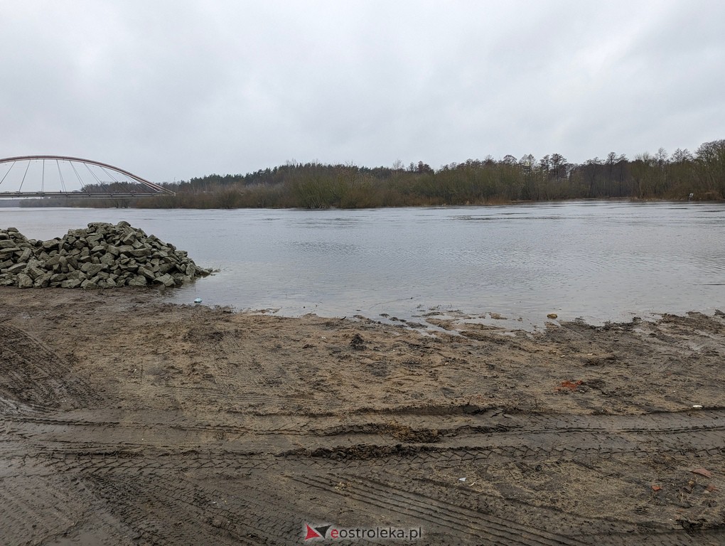 Rzeka Narew w Ostrołęce [21.02.2024] - zdjęcie #14 - eOstroleka.pl