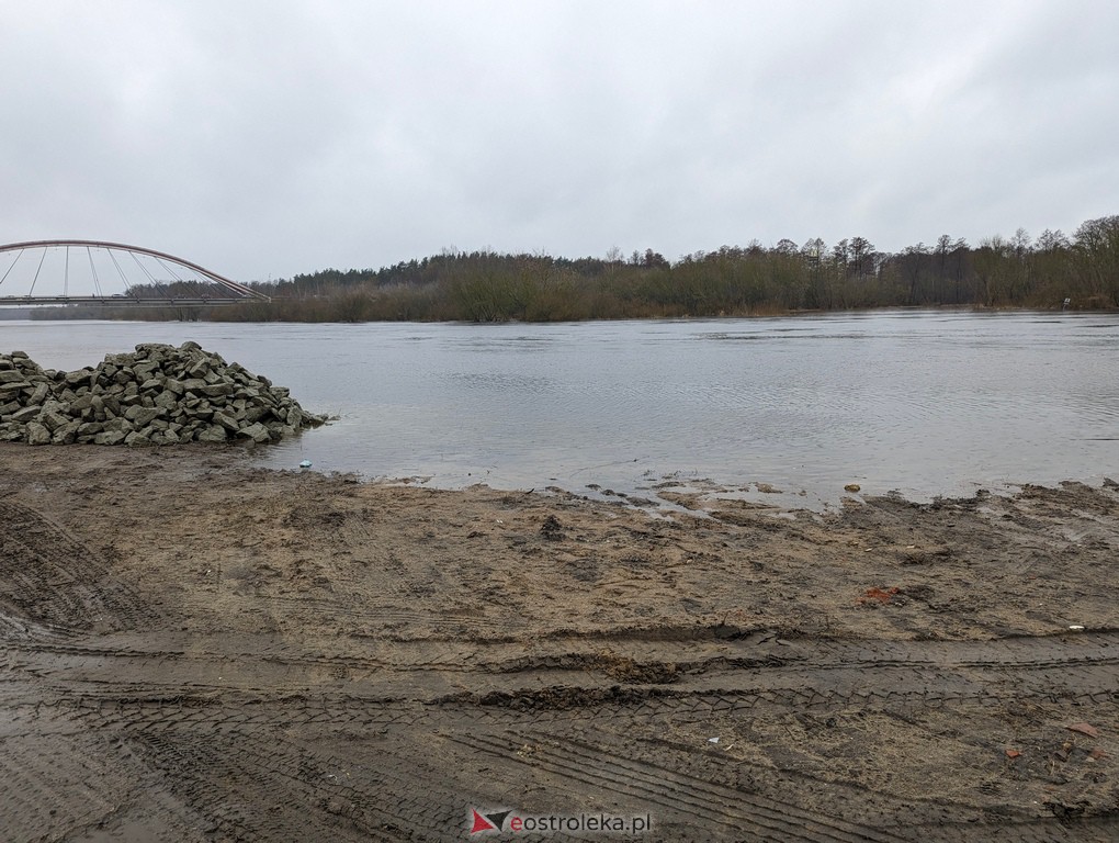 Rzeka Narew w Ostrołęce [21.02.2024] - zdjęcie #10 - eOstroleka.pl