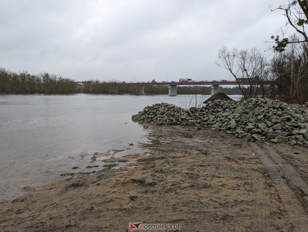 Rzeka Narew w Ostrołęce [21.02.2024] - zdjęcie #8 - eOstroleka.pl
