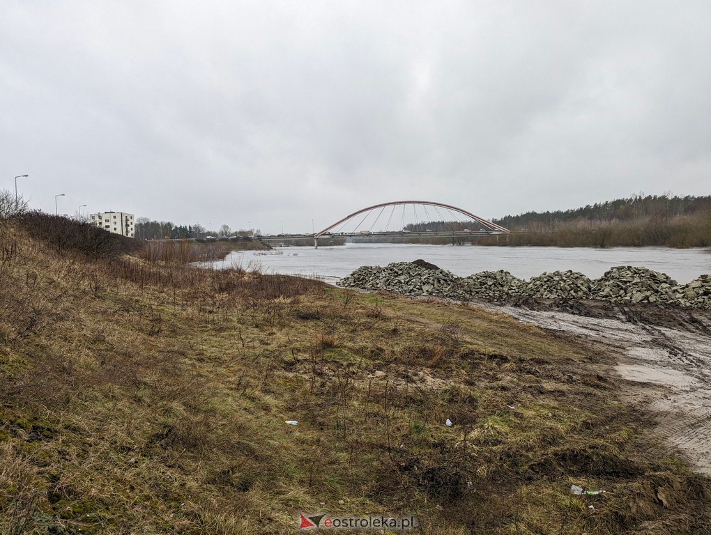 Rzeka Narew w Ostrołęce [21.02.2024] - zdjęcie #7 - eOstroleka.pl