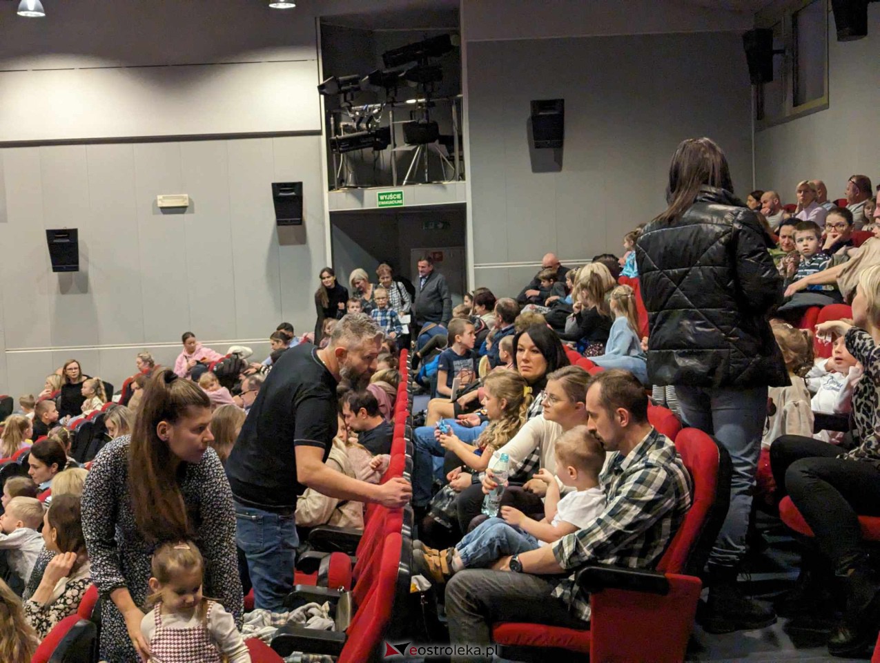 Spektakl O Jasiu, Małgosi i chatce z łakoci [25.02.2024] - zdjęcie #11 - eOstroleka.pl