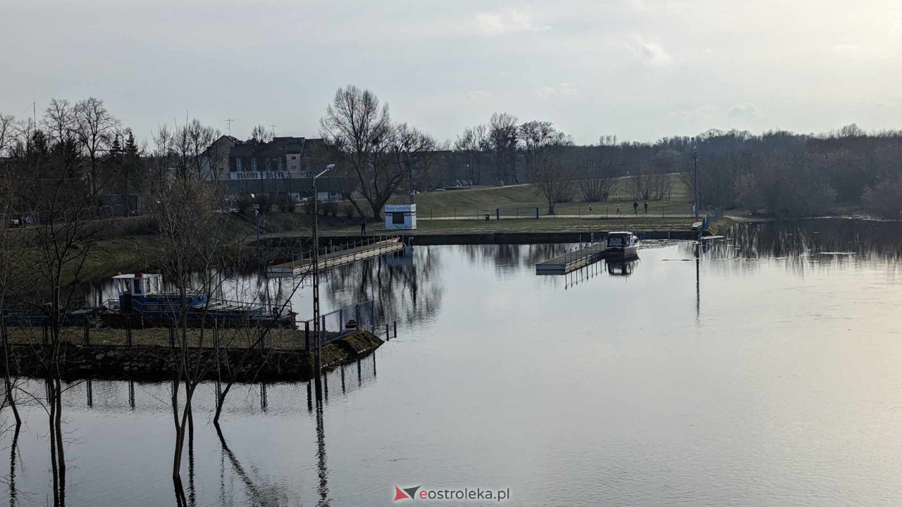 Wysoki stan rzeki Narew [25.02.2024] - zdjęcie #59 - eOstroleka.pl