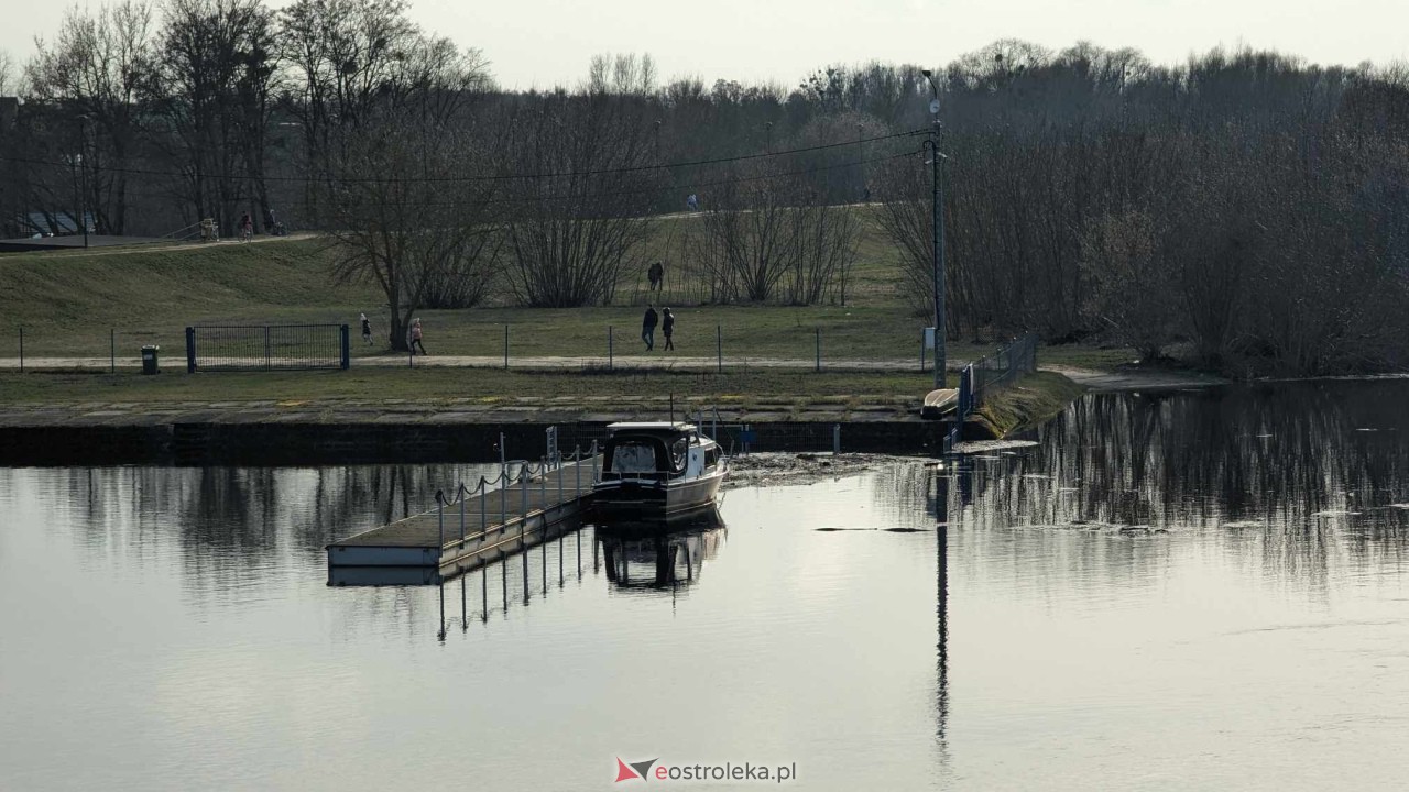 Wysoki stan rzeki Narew [25.02.2024] - zdjęcie #55 - eOstroleka.pl