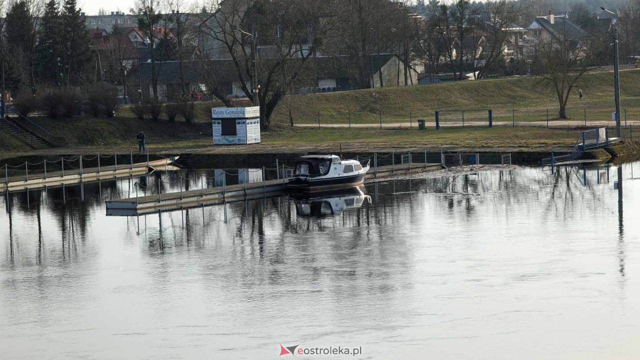 Wysoki stan rzeki Narew [25.02.2024] - zdjęcie #10 - eOstroleka.pl