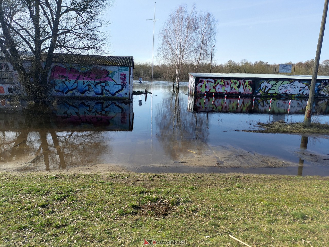 Wysoki stan rzeki Narew [25.02.2024] - zdjęcie #37 - eOstroleka.pl