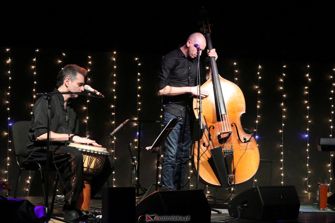 KONCERT MICHAEL JONES & ZESPÓŁ MANDORLA/ SONOS SACRIS – Pieśni Świata [25.02.2024] - zdjęcie #4 - eOstroleka.pl
