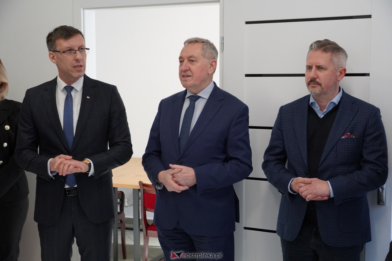 Uroczyste otwarcie Biura poselskiego Marcina Grabowskiego w Ostrołęce [ZDJĘCIA] - zdjęcie #15 - eOstroleka.pl