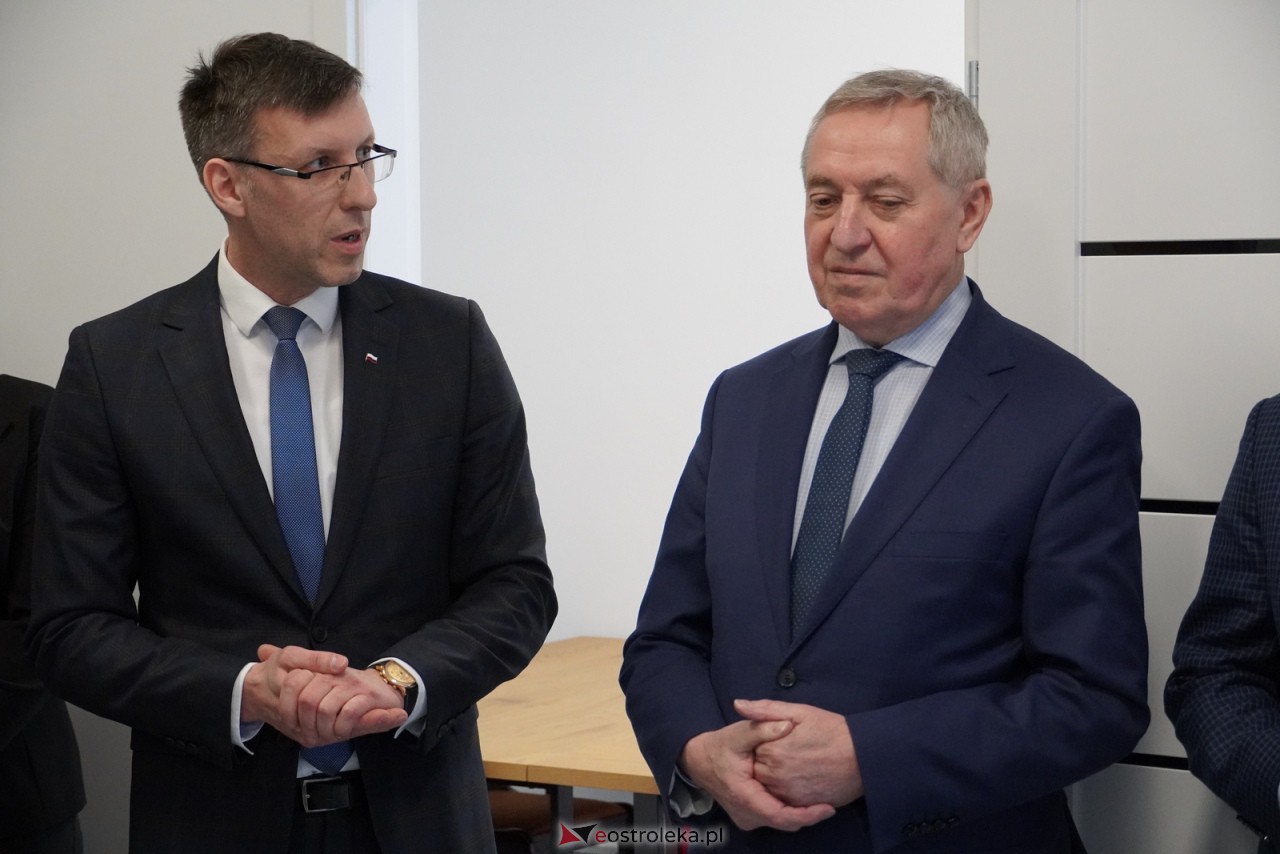 Uroczyste otwarcie Biura poselskiego Marcina Grabowskiego w Ostrołęce [ZDJĘCIA] - zdjęcie #9 - eOstroleka.pl