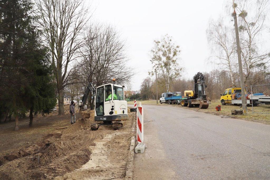 Budujemy ścieżkę pieszo-rowerową przy ulicy Modrzejewskiej - zdjęcie #4 - eOstroleka.pl