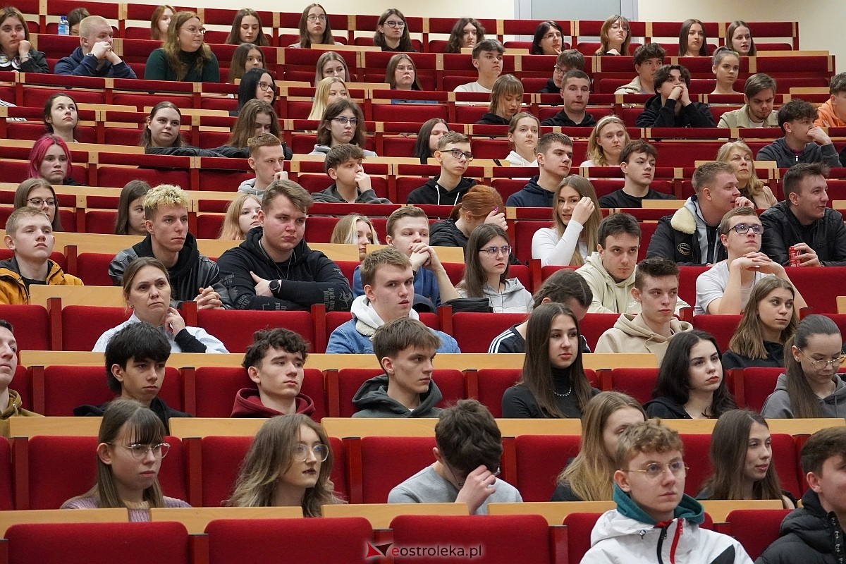 Sympozjum Dezinformacja obrazem w Wyższej Szkole Administracji Publicznej w Ostrołęce [29.02.2024] - zdjęcie #47 - eOstroleka.pl