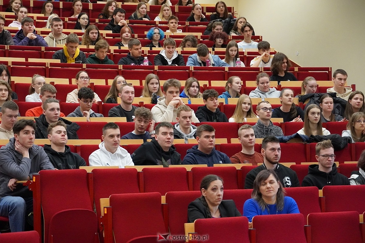 Sympozjum Dezinformacja obrazem w Wyższej Szkole Administracji Publicznej w Ostrołęce [29.02.2024] - zdjęcie #46 - eOstroleka.pl
