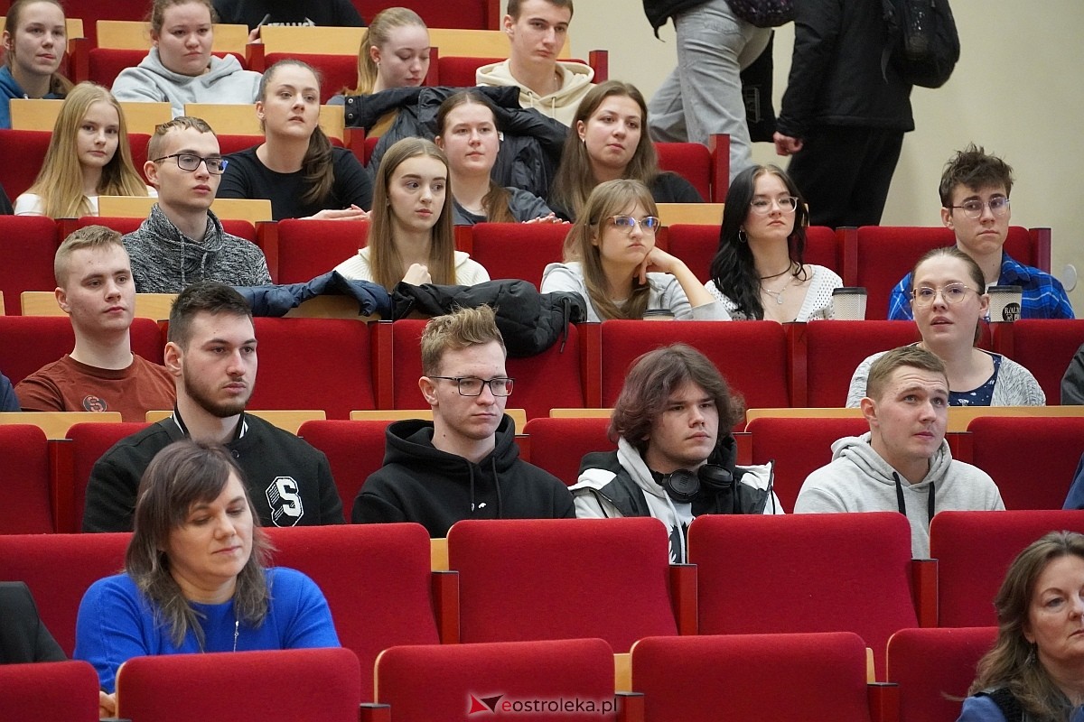 Sympozjum Dezinformacja obrazem w Wyższej Szkole Administracji Publicznej w Ostrołęce [29.02.2024] - zdjęcie #45 - eOstroleka.pl