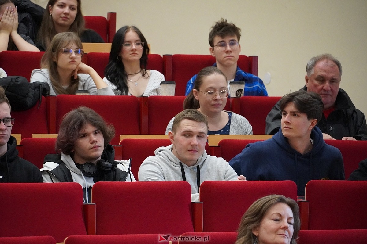 Sympozjum Dezinformacja obrazem w Wyższej Szkole Administracji Publicznej w Ostrołęce [29.02.2024] - zdjęcie #43 - eOstroleka.pl