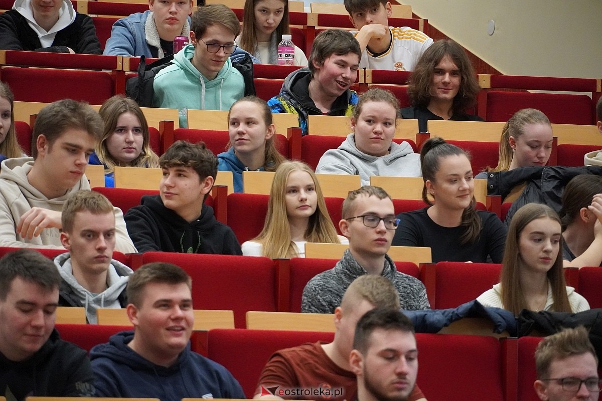 Sympozjum Dezinformacja obrazem w Wyższej Szkole Administracji Publicznej w Ostrołęce [29.02.2024] - zdjęcie #42 - eOstroleka.pl