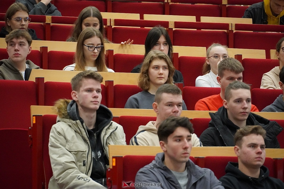Sympozjum Dezinformacja obrazem w Wyższej Szkole Administracji Publicznej w Ostrołęce [29.02.2024] - zdjęcie #40 - eOstroleka.pl