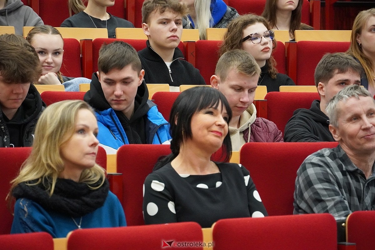 Sympozjum Dezinformacja obrazem w Wyższej Szkole Administracji Publicznej w Ostrołęce [29.02.2024] - zdjęcie #38 - eOstroleka.pl