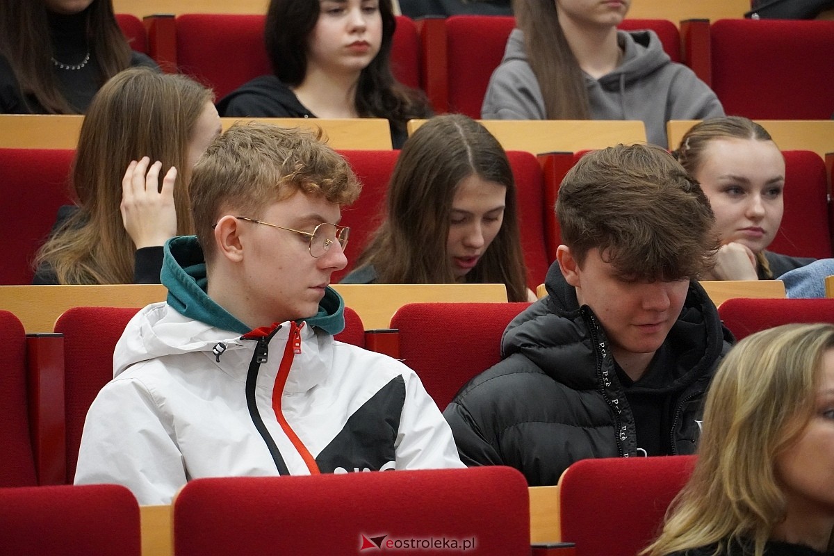 Sympozjum Dezinformacja obrazem w Wyższej Szkole Administracji Publicznej w Ostrołęce [29.02.2024] - zdjęcie #36 - eOstroleka.pl